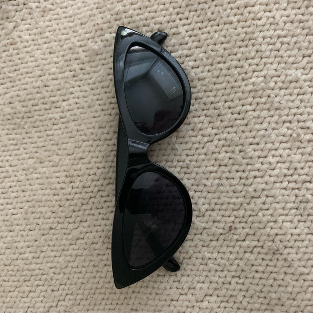 Sassy black sunglasses